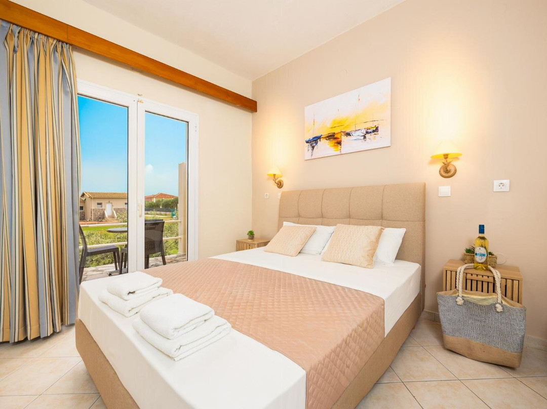 库鲁里斯海滩酒店主图