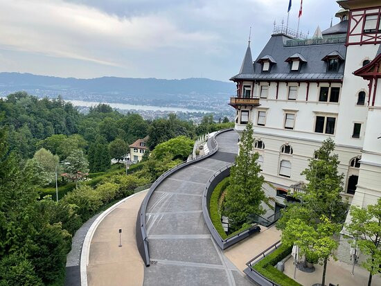 多尔德大酒店主图