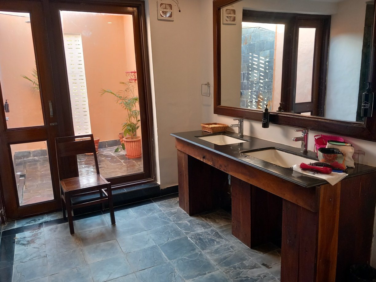 栾屯波考斯度假屋-客卧