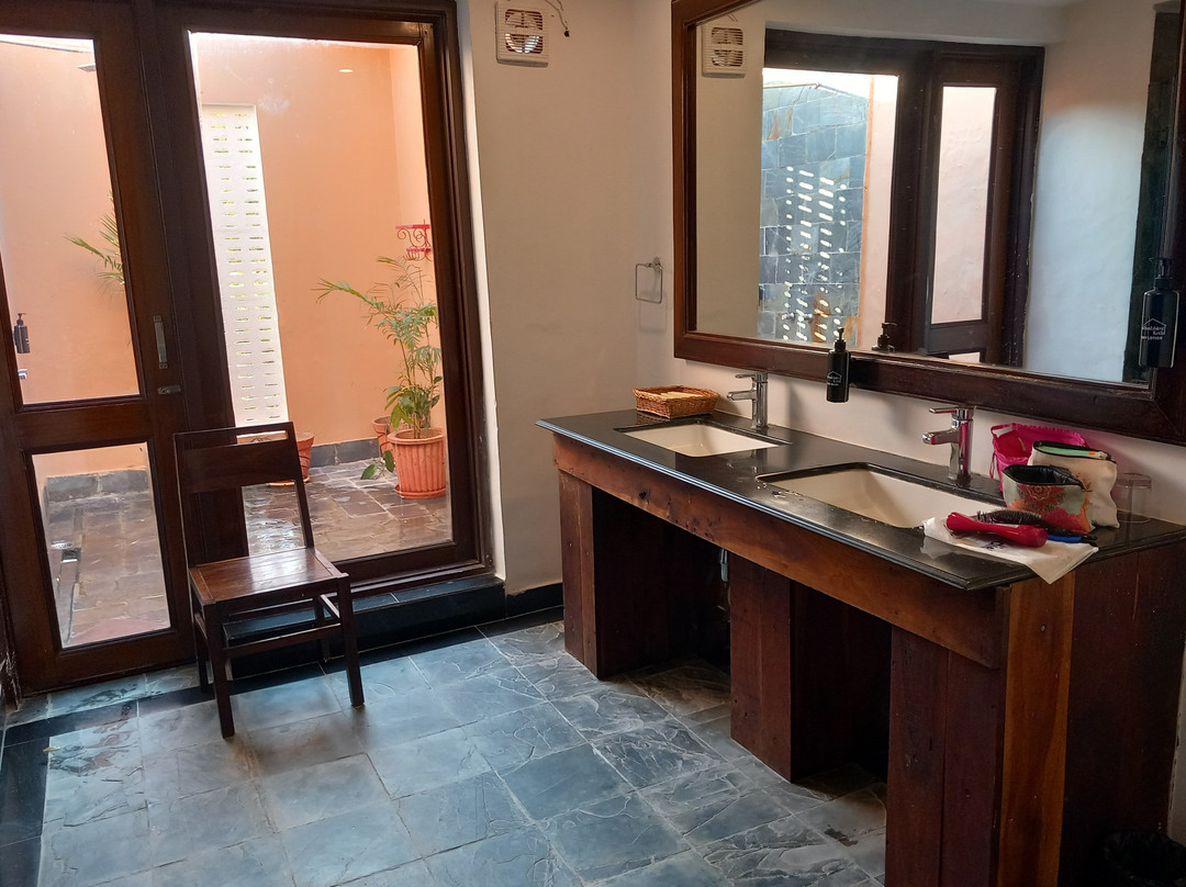 栾屯波考斯度假屋主图