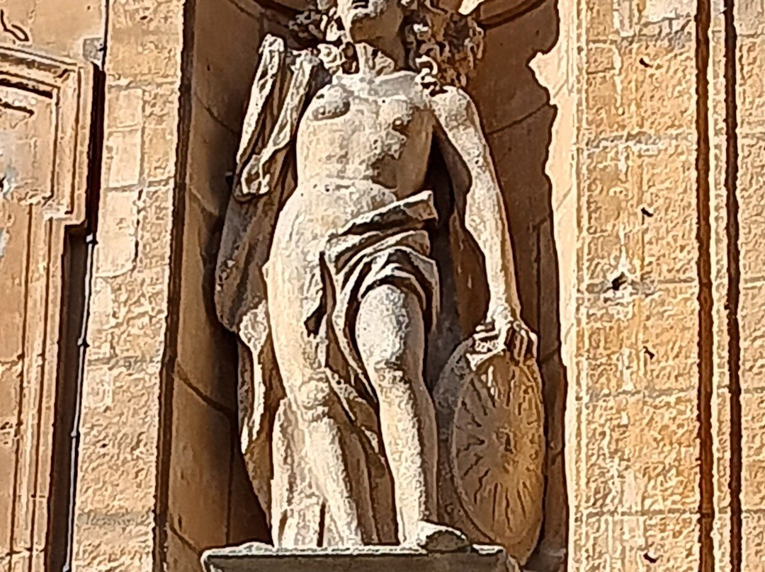 Statues de la Rue de la République-沙勒维尔梅济耶尔必去景点