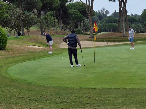 里约真正的高尔夫与酒店主图