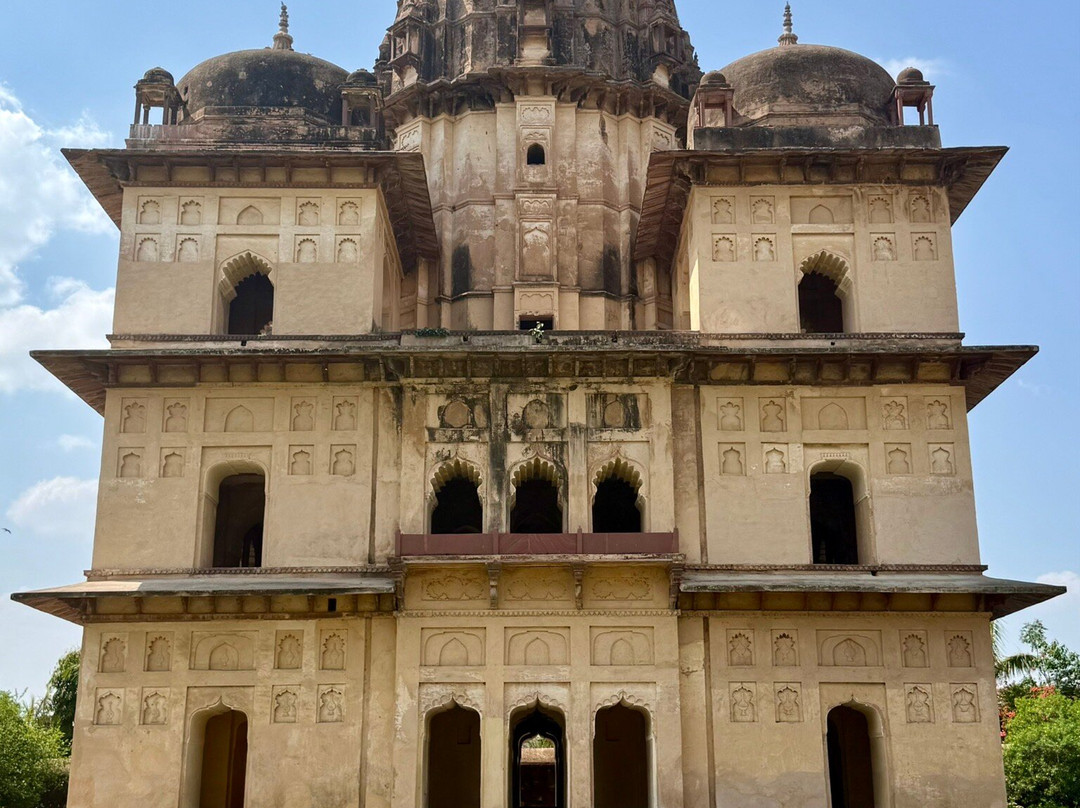 Chhatris Cenotaphs-欧恰必去景点