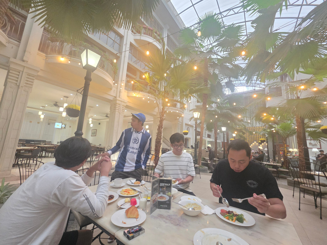 萨沃伊霍曼酒店主图