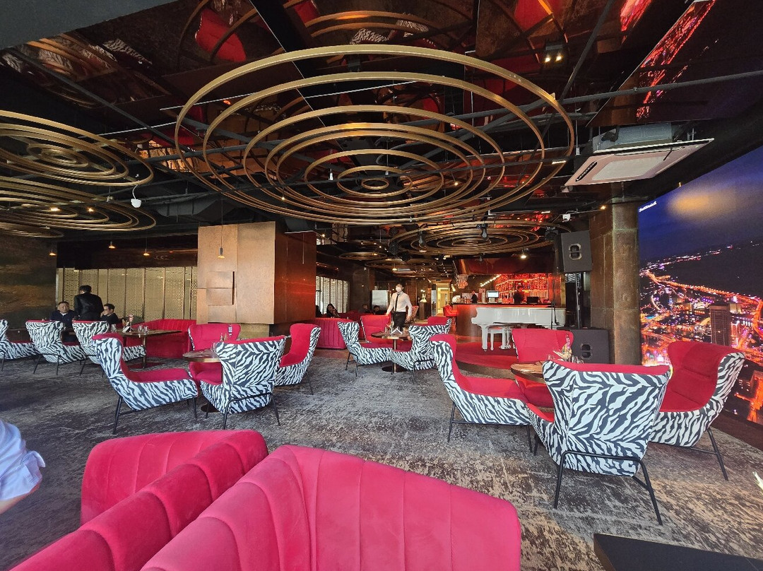 Redfin Seafood & Grill Lounge