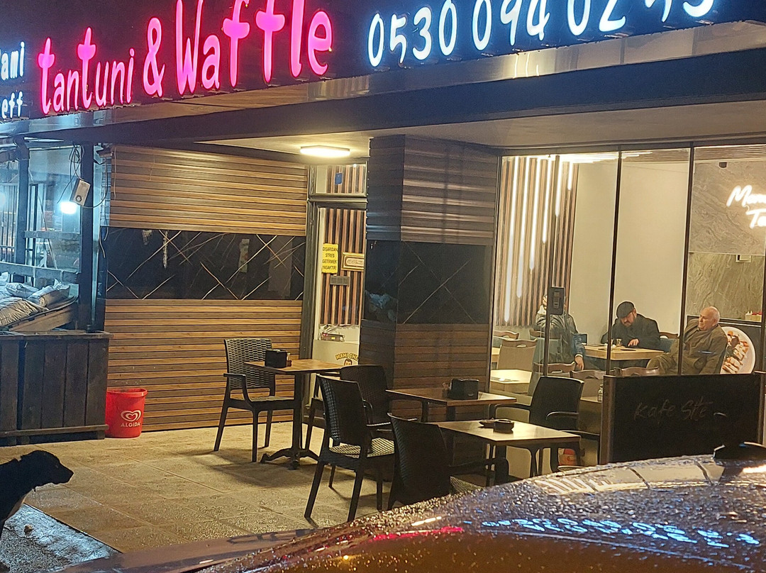 Mami Cheff Tantuni & Waffle
