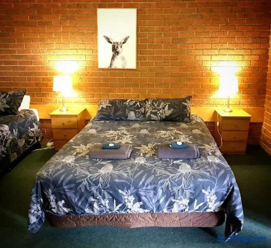 1st T Motel