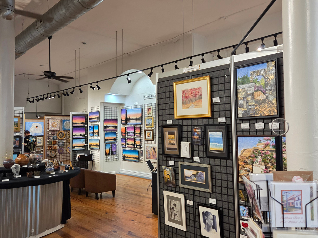 Artists' Workshop Gallery-温泉城必去景点