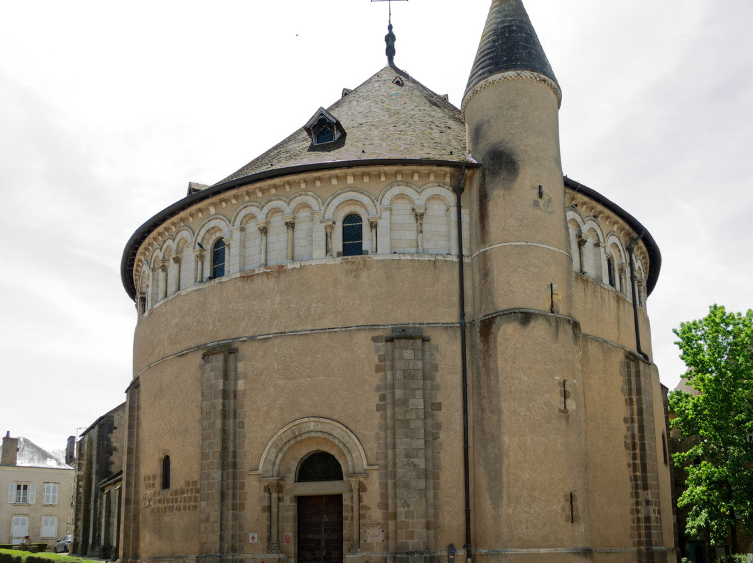 Eglise Saint-Étienne-Neuvy-Saint-Sepulchre必去景点