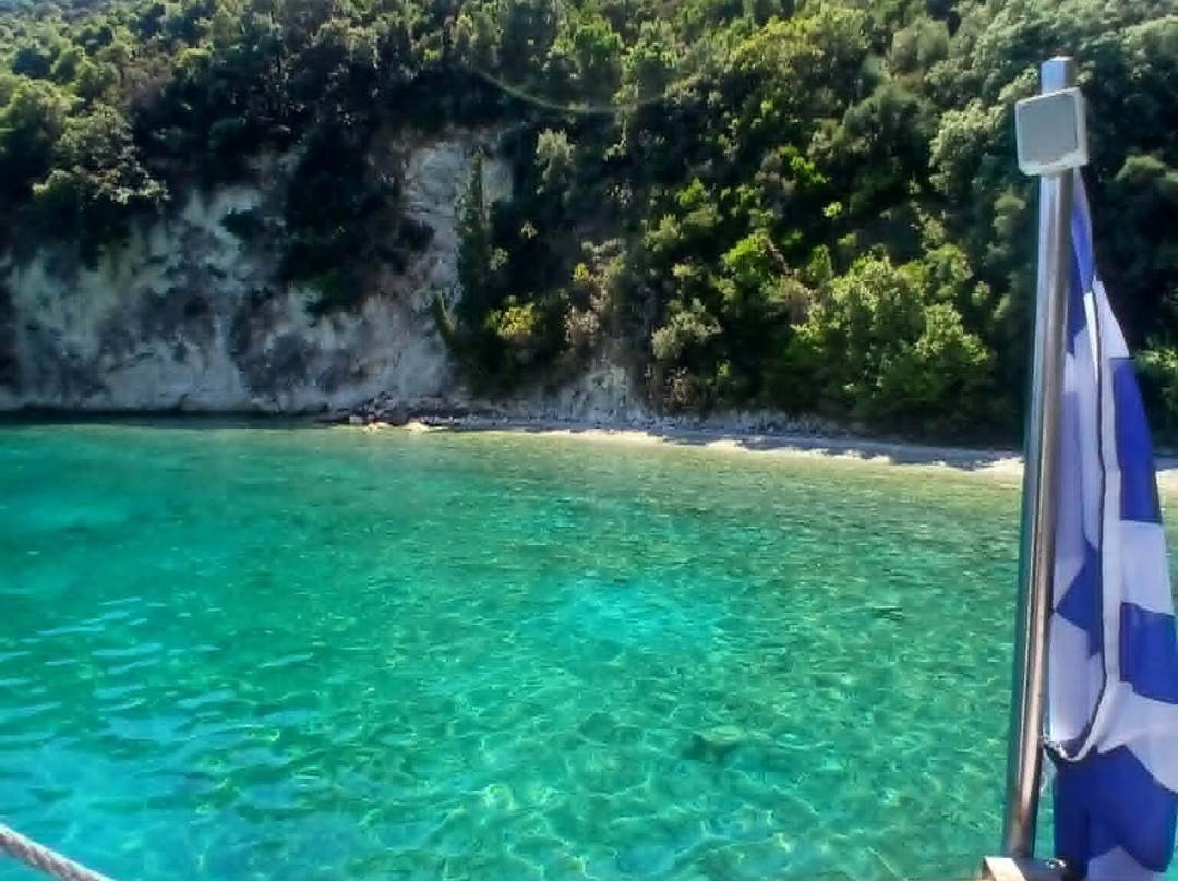 Papanikolis Cruise Boat-Nidri必去景点