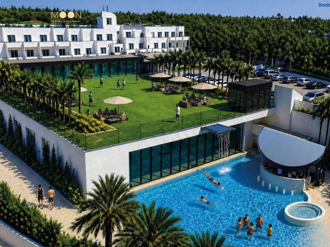Moon Resort & Spa