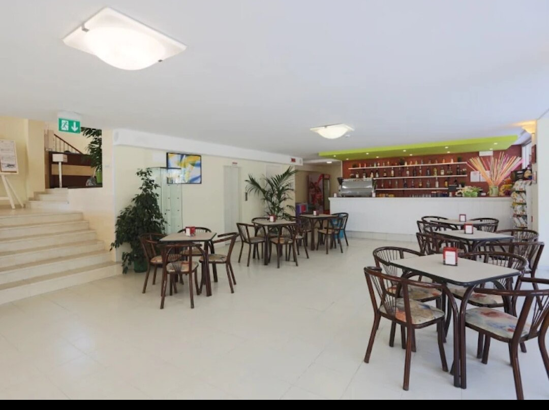 马里那海滩家庭酒店主图