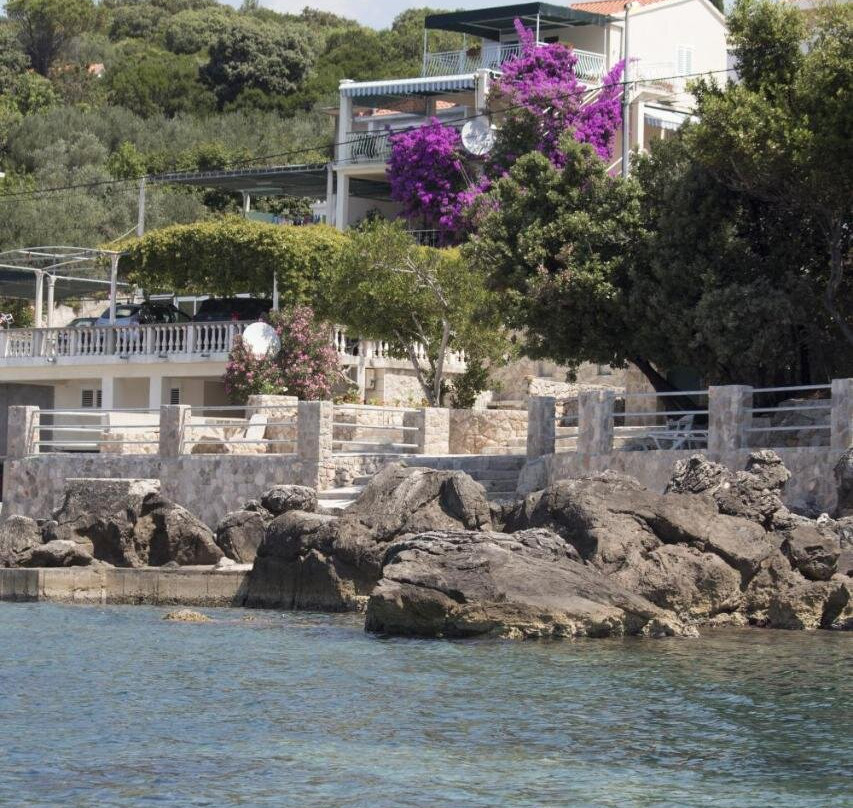 "Azzurra Apartments
