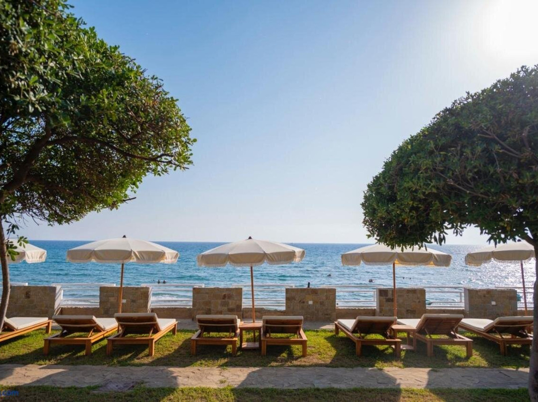 Villa Sarina Hotel & Beach Club