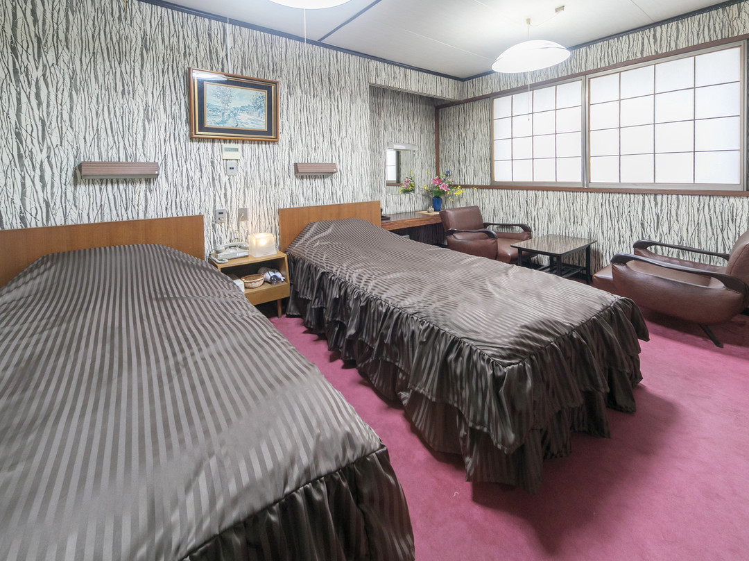 松荣河畔酒店主图