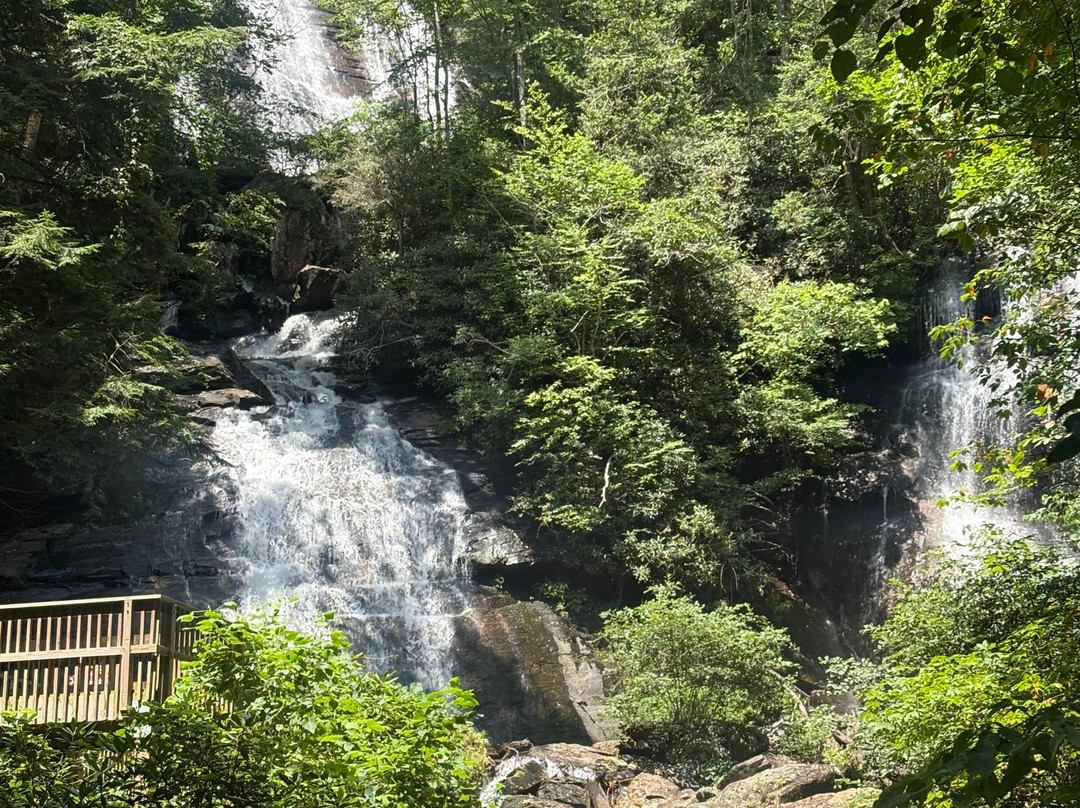 Anna Ruby Falls-海伦必去景点