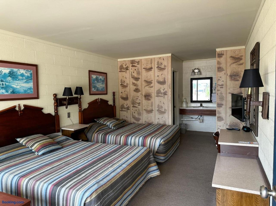 Paris Landing Motel