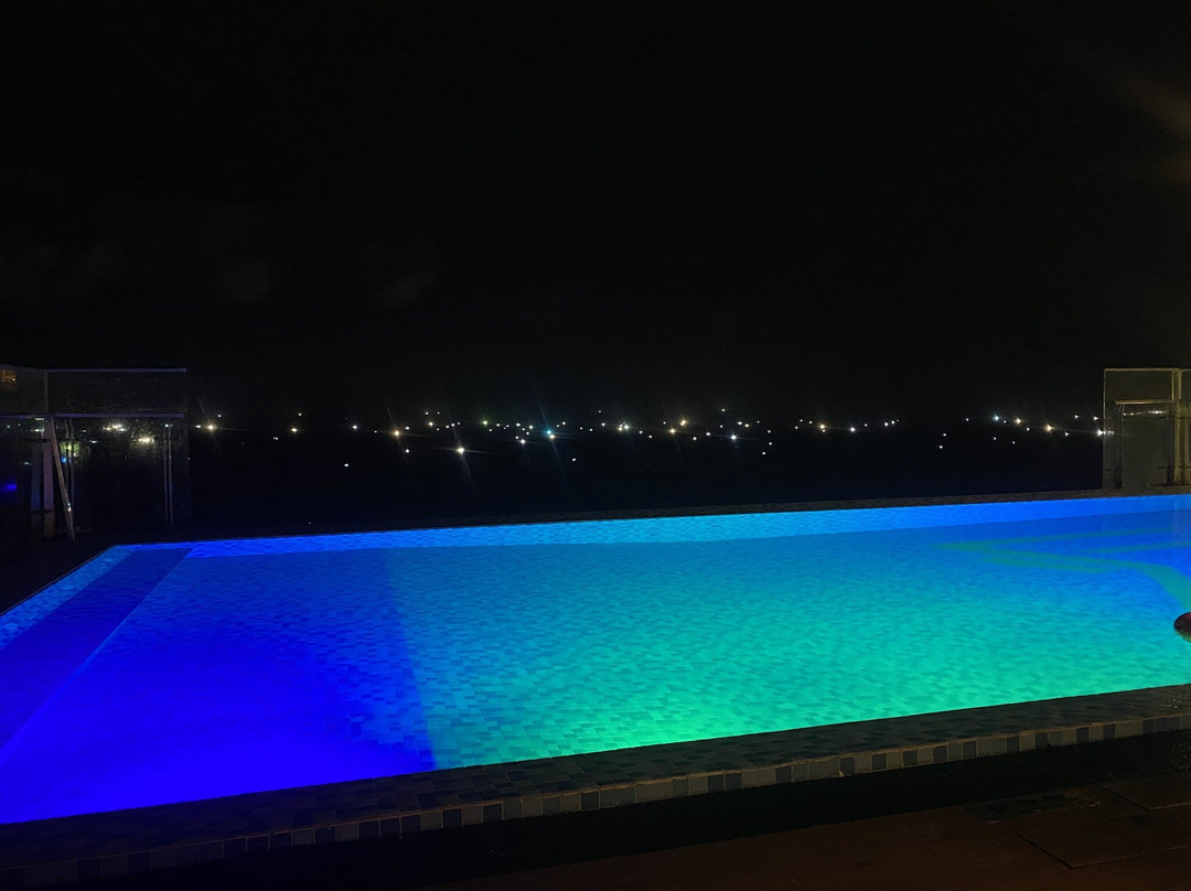玛席米朗岘港拉海滩酒店主图