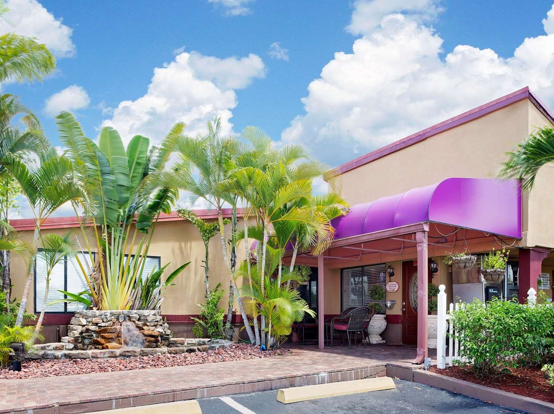 Knights Inn Port Charlotte主图