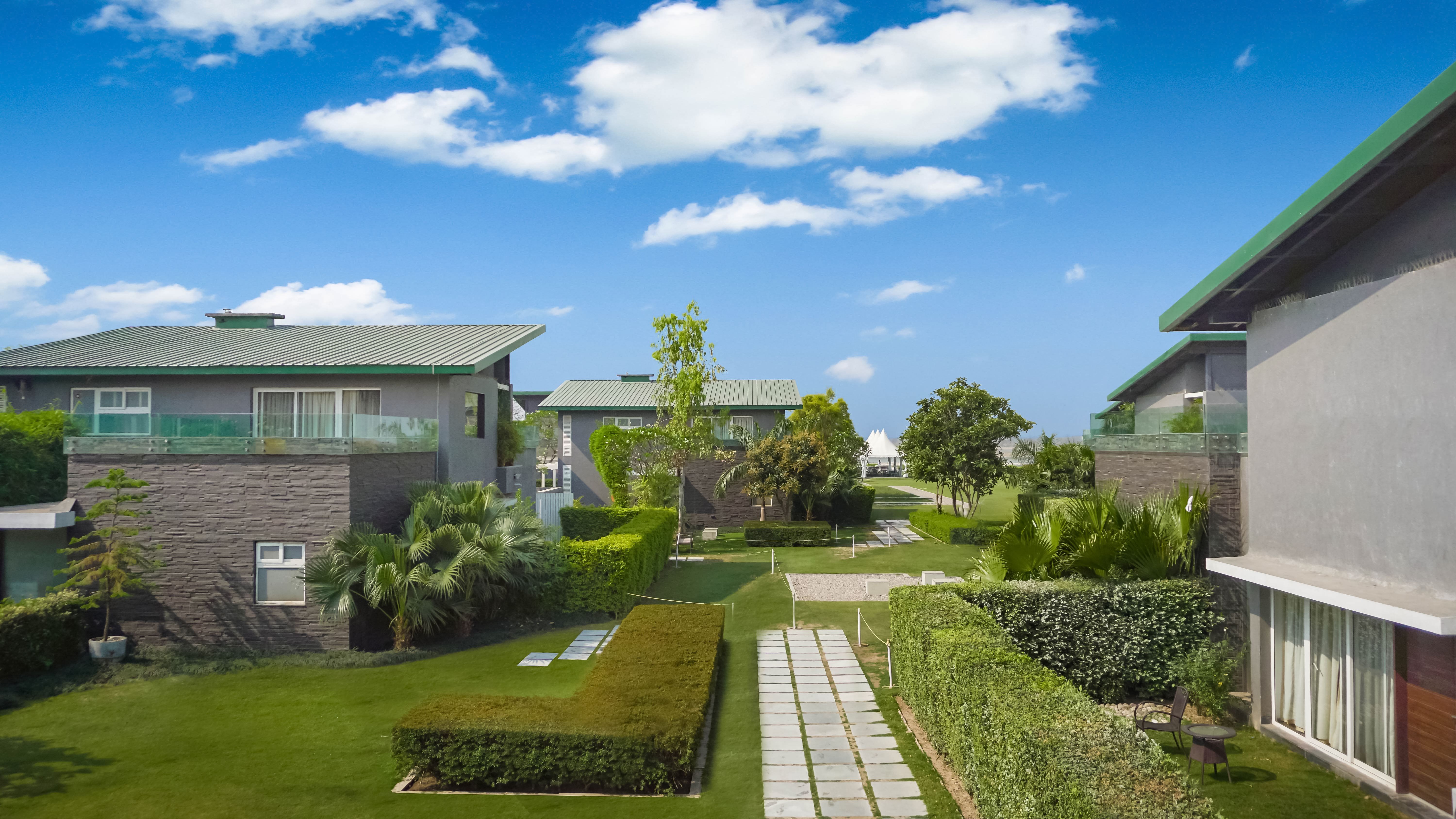 Amatra by the Ganges-官方