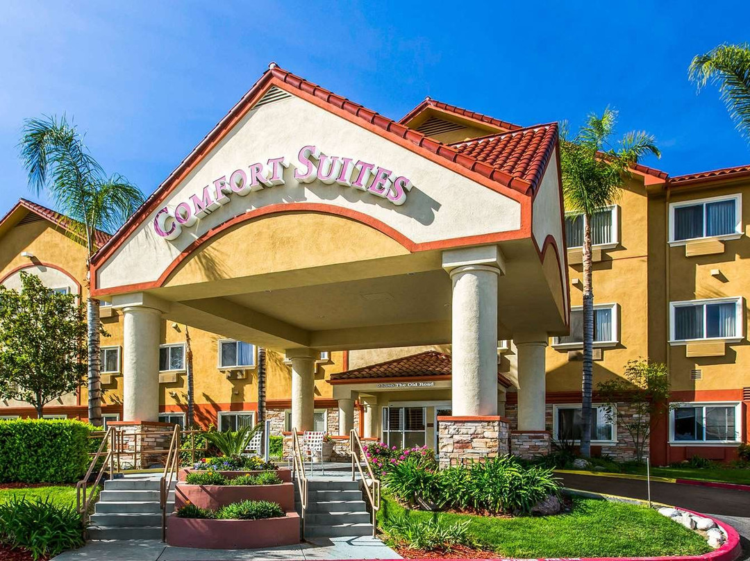 Comfort Suites Near Six Flags Magic Mountain主图