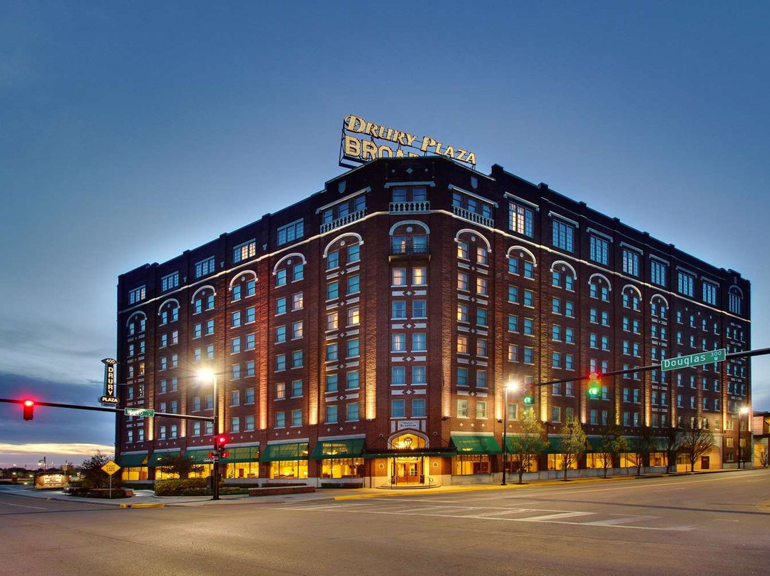Drury Plaza Hotel Broadview Wichita主图