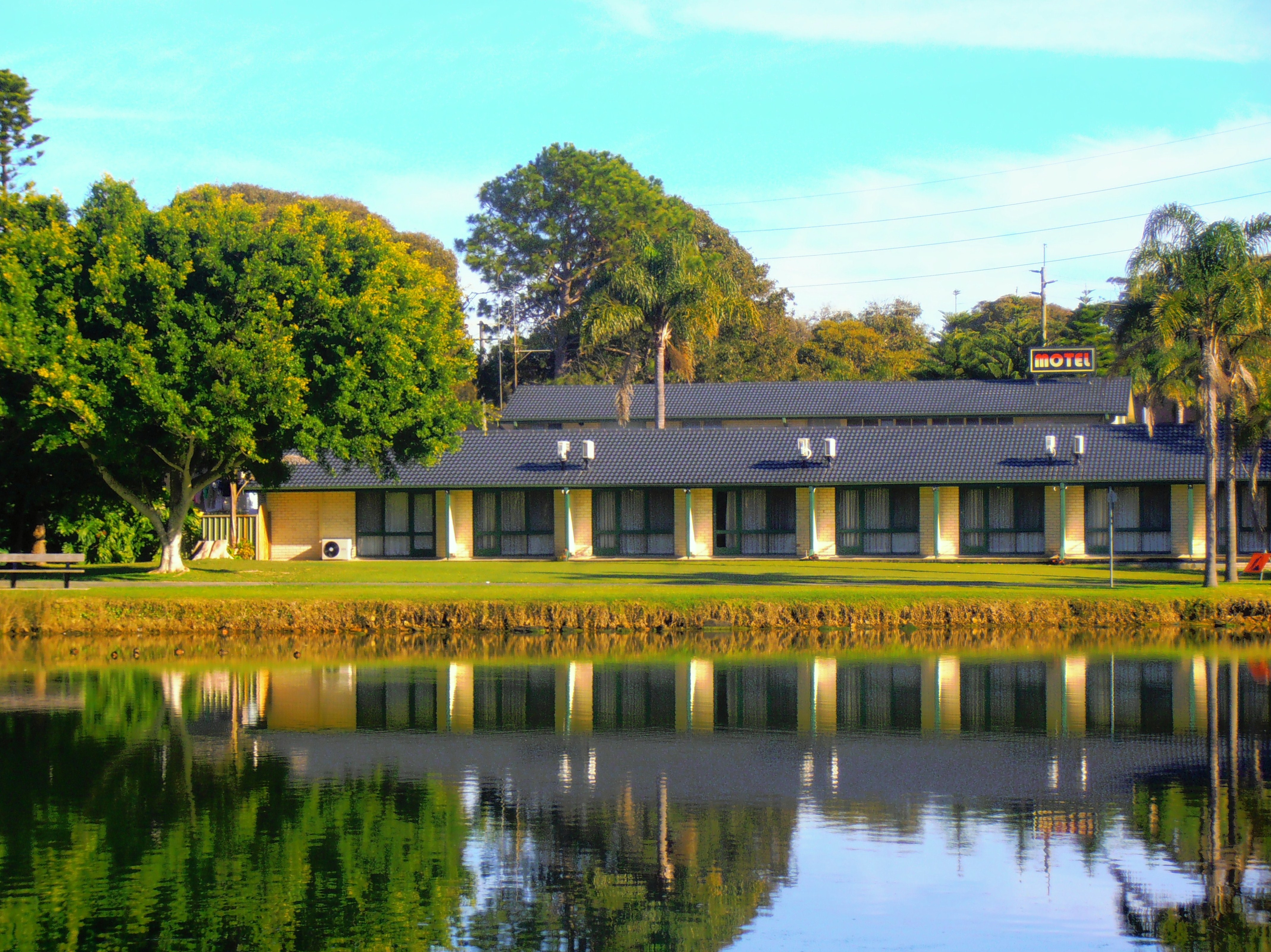Hibiscus Lakeside Motel-官方