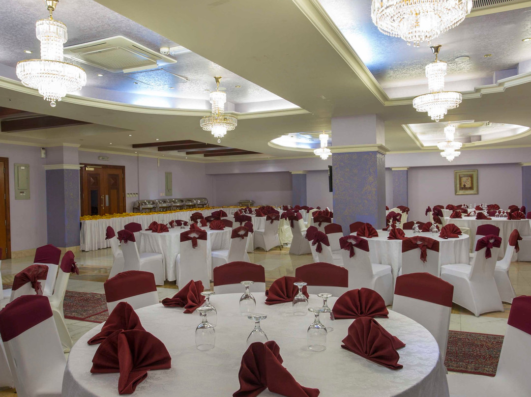 Al Amarat酒店住宿-Safeer Plaza Hotel