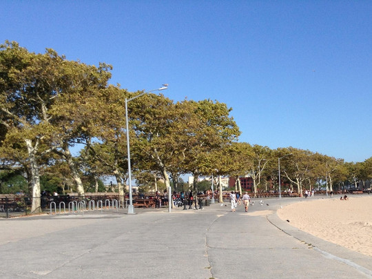 Breezy Point旅游景点-Manhattan Beach Park