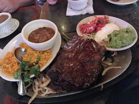 Legato旅游景点-Guapos Bar in Fairlakes