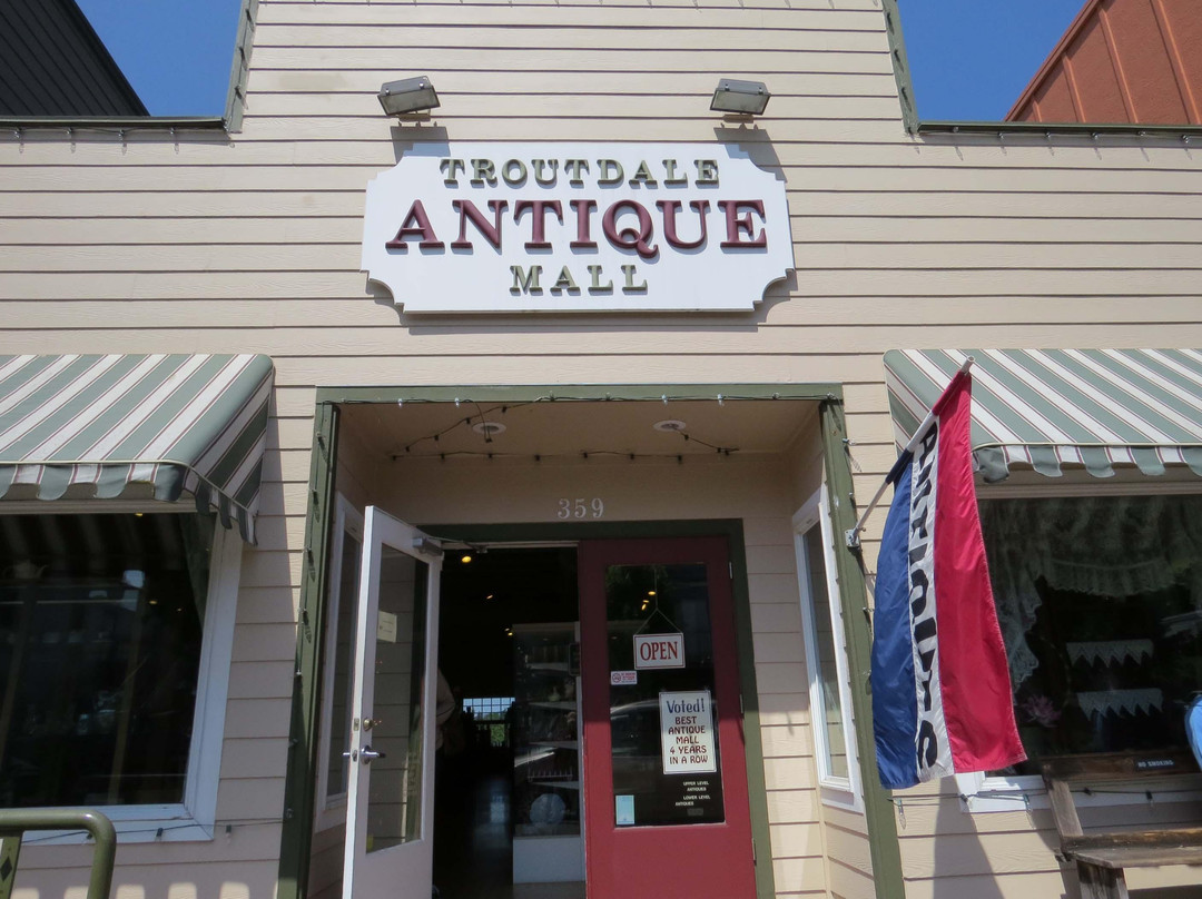 Troutdale Antique Mall景点图片