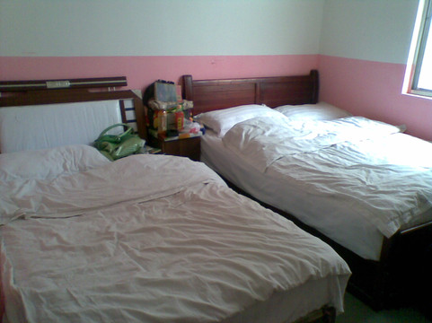 龙伟招待所主图