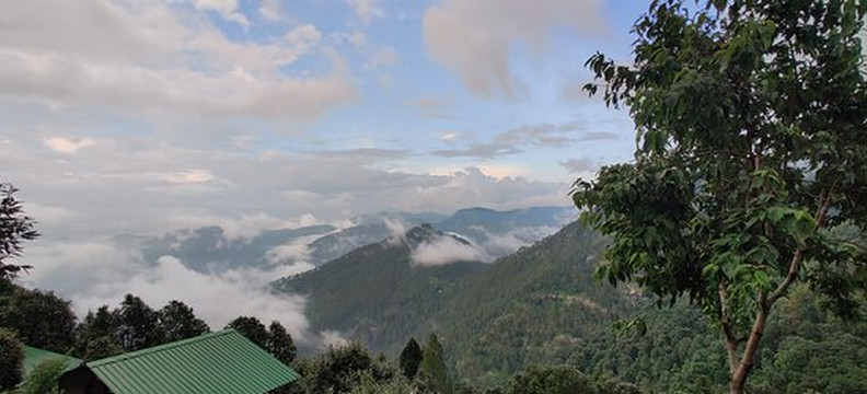Zostel Plus Nainital (Naina Range)主图