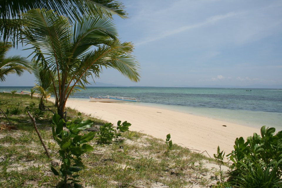 Pamomoan Beach景点图片