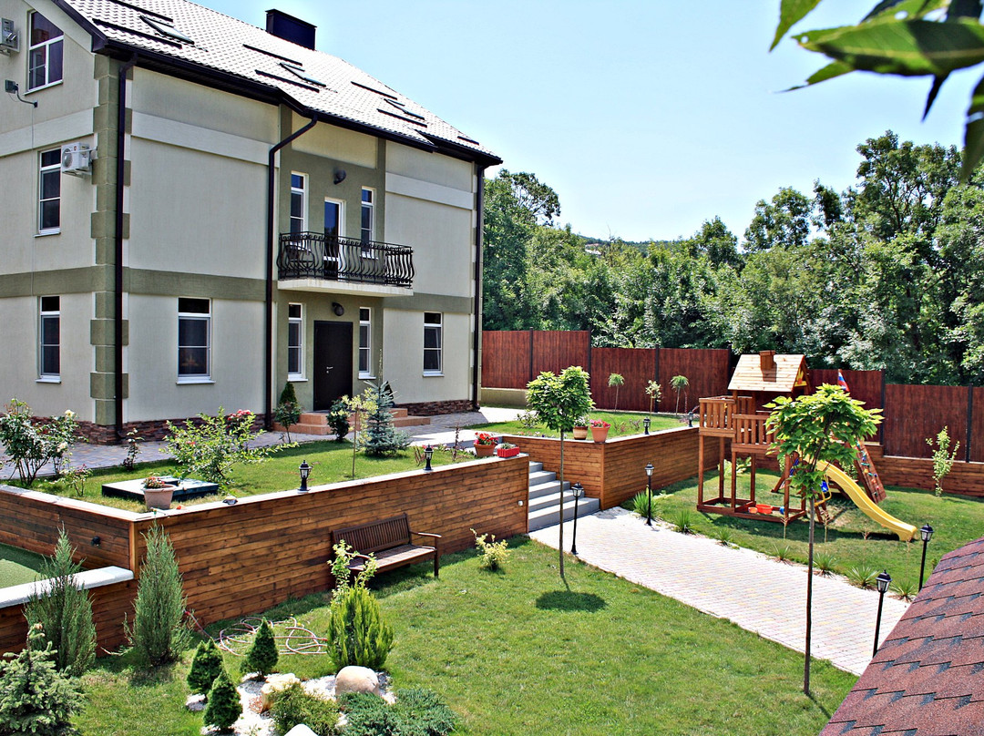 Yuzhnaya Ozereyevka酒店住宿-Guest House Izumrud