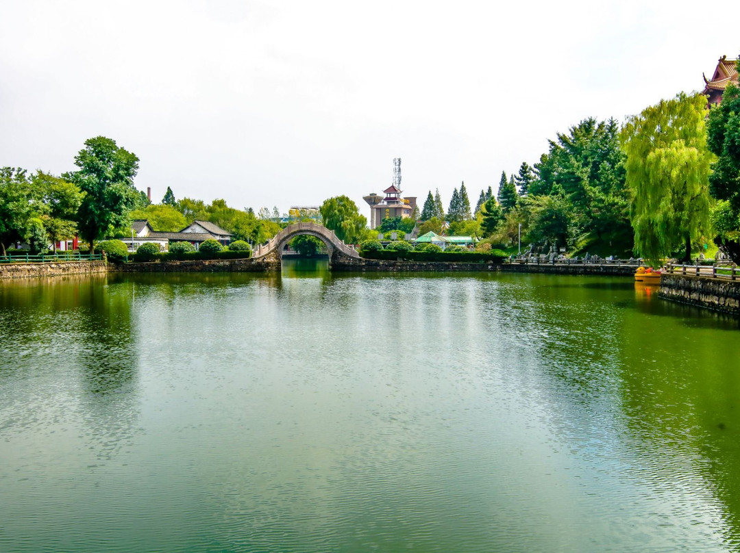 舒城县旅游景点-飞霞公园