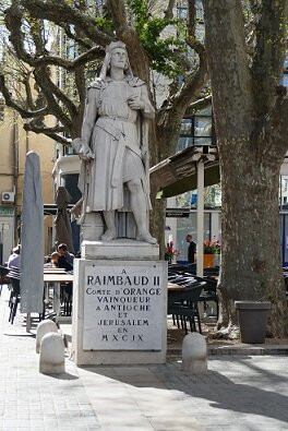 Statue de Raimbaud II Comte d'Orange景点图片