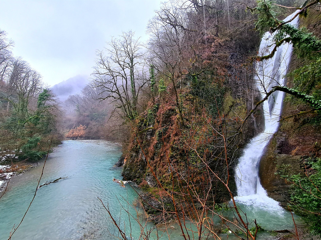 Orekhovsky waterfall景点图片