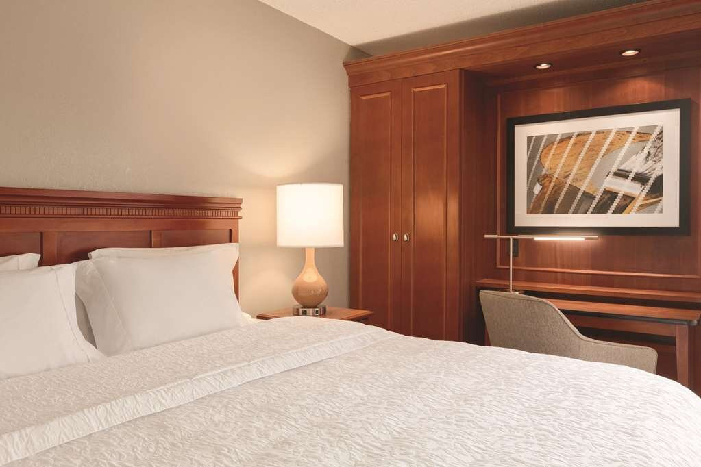 德梅因机场希尔顿恒庭酒店主图