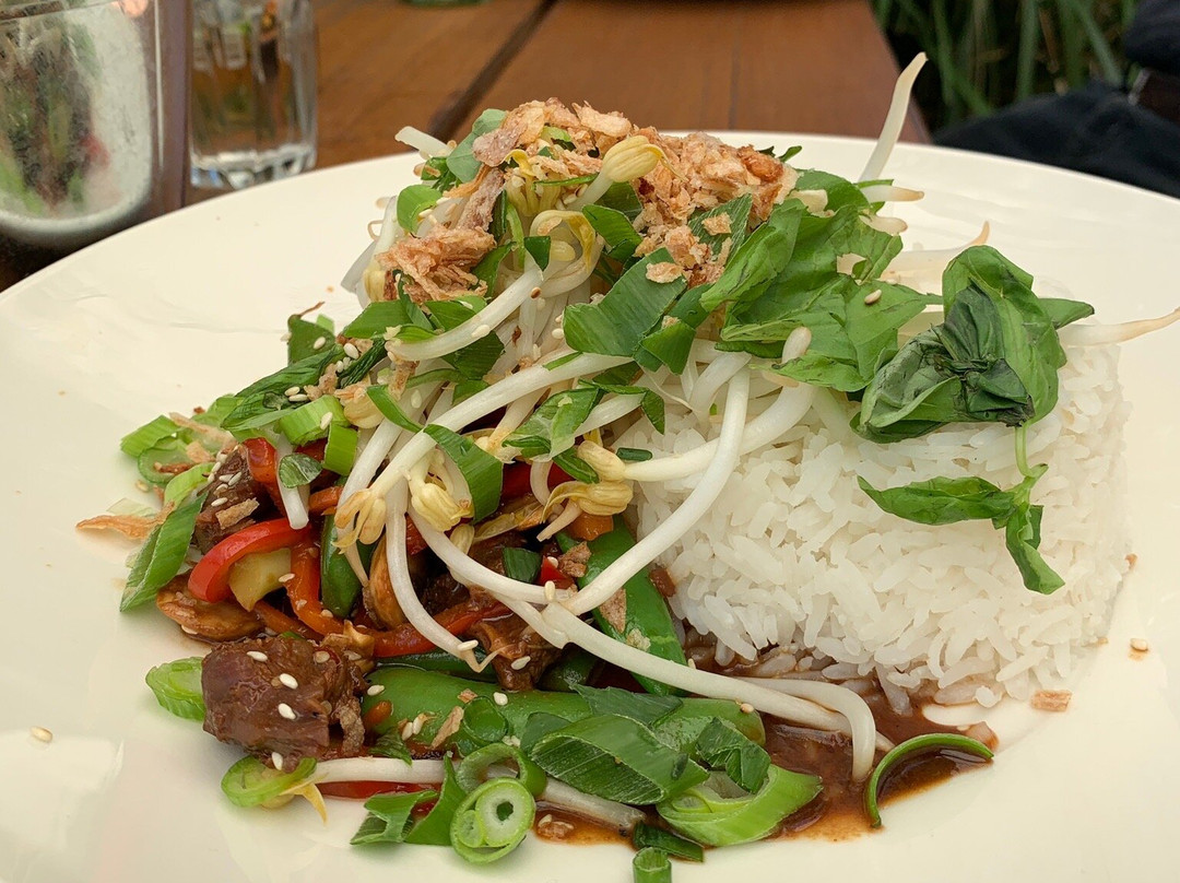 Seven Creeks Hotel主图