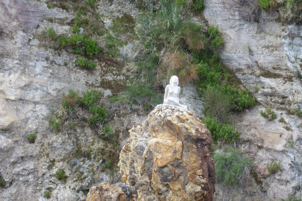 Statua Della Sirenetta Davanti Al Porto Di Levante景点图片