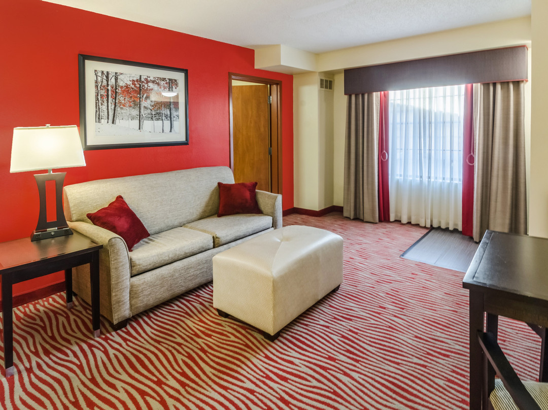 维尼塔快捷假日套房酒店主图