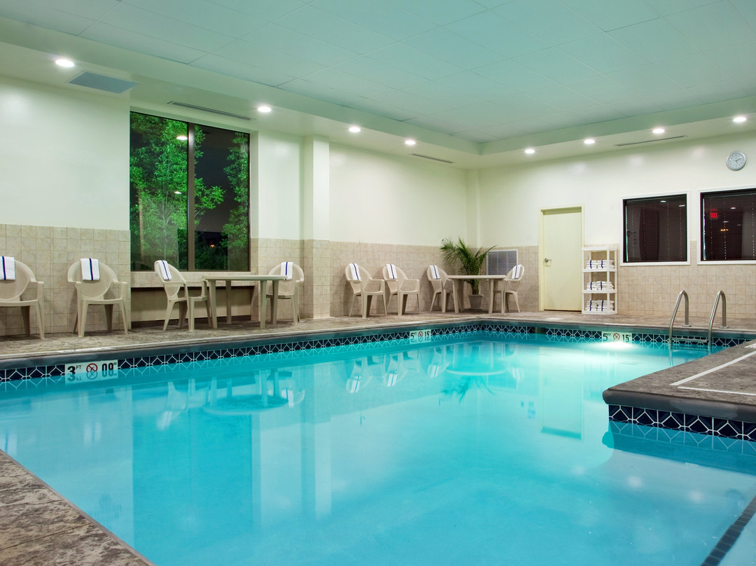 Holiday Inn Express & Suites Akron Regional Airport Area By IHG主图