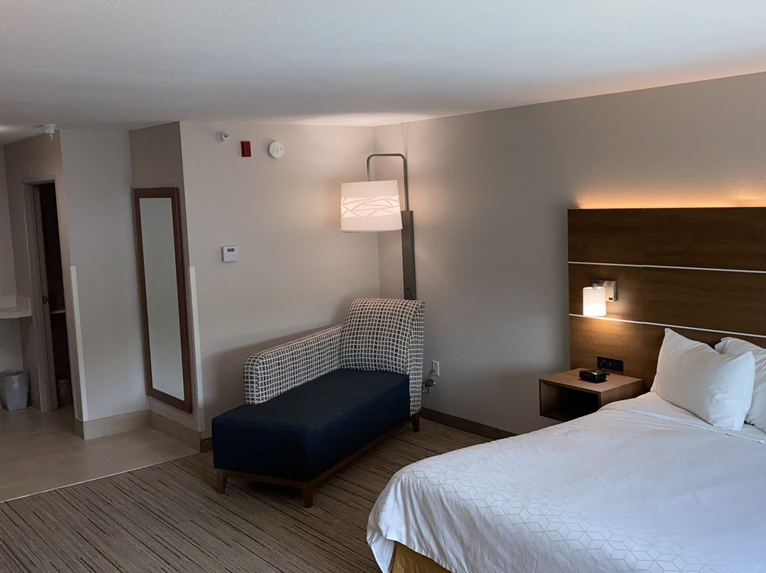 韦斯顿快捷假日&套房酒店主图