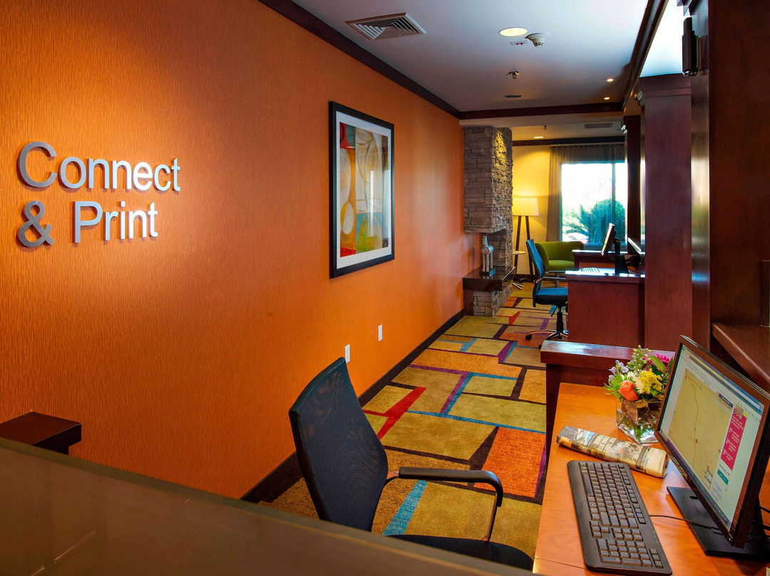 蒂夫顿费尔菲尔德客栈及套房酒店主图