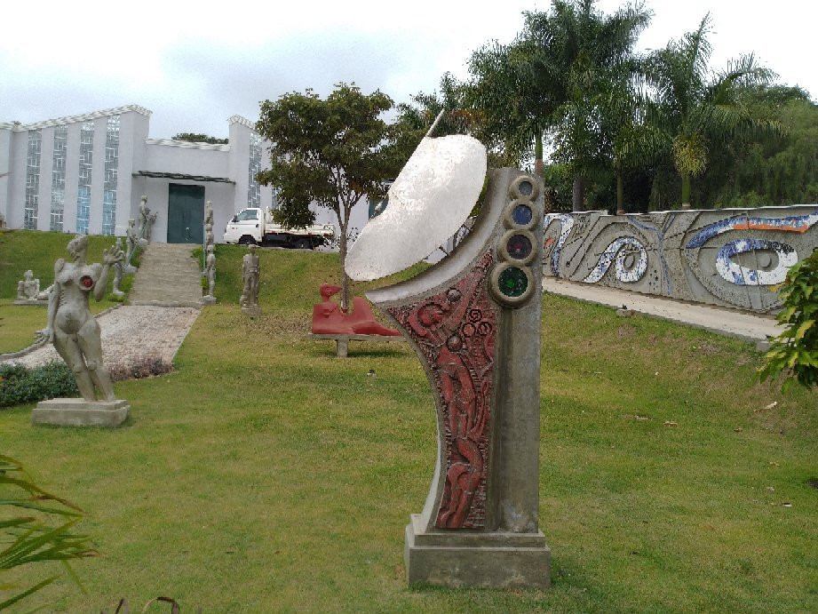 Memorial de Arte Adelio Sarro-维涅杜必去景点