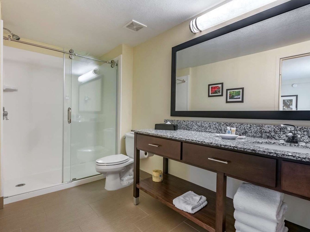 东铭基康福特套房酒店主图