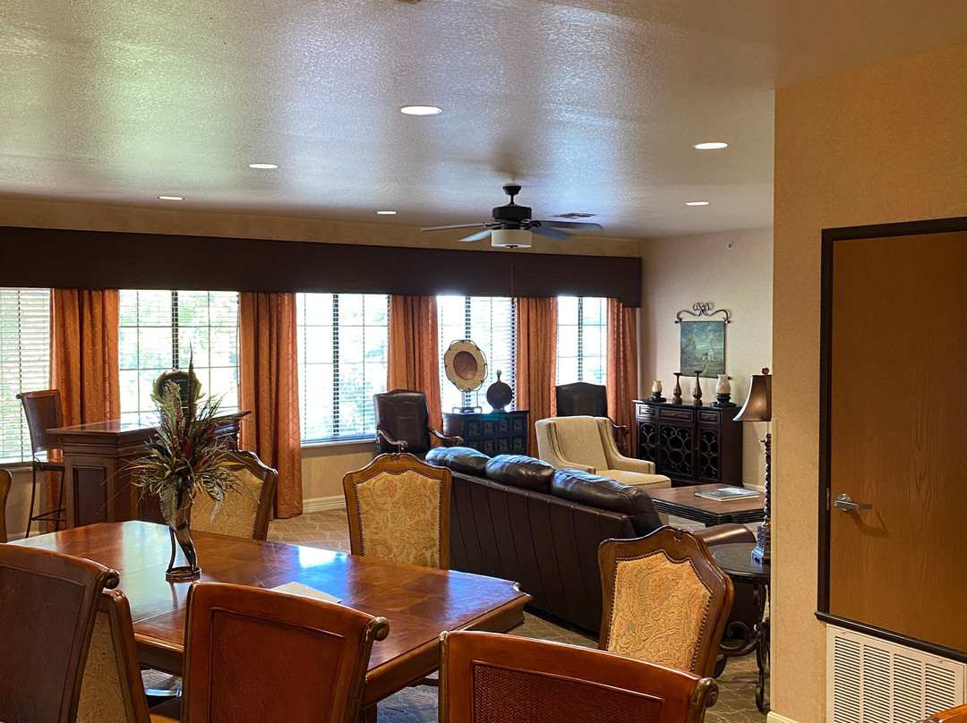 拜伦斯河酒店主图