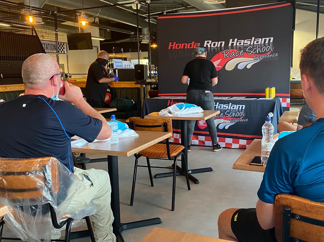 Honda Ron Haslam Race School-多宁顿城堡必去景点