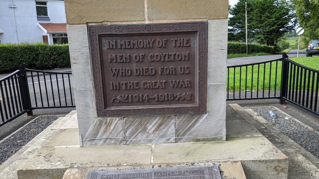 Coylton and Rankinston War Memorial景点图片